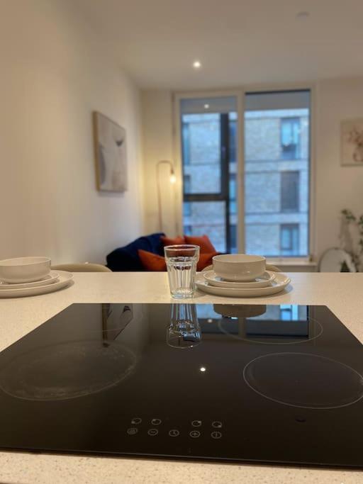 Modern Trafford 1Br Apartment-Free Parking-Cinema Room Manchester Exteriör bild