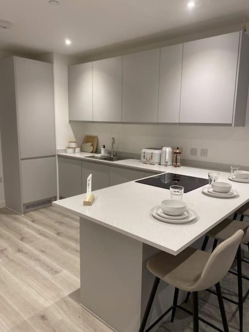 Modern Trafford 1Br Apartment-Free Parking-Cinema Room Manchester Exteriör bild