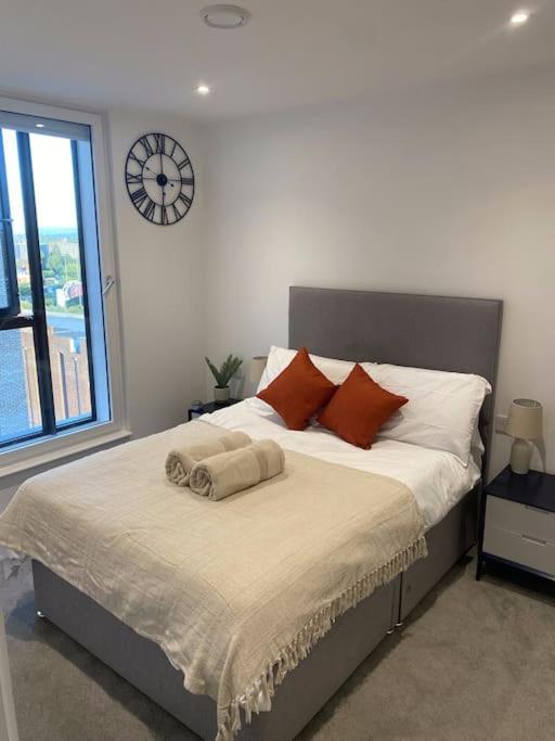 Modern Trafford 1Br Apartment-Free Parking-Cinema Room Manchester Exteriör bild
