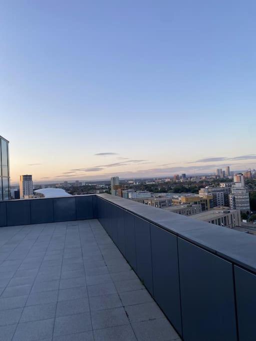 Modern Trafford 1Br Apartment-Free Parking-Cinema Room Manchester Exteriör bild