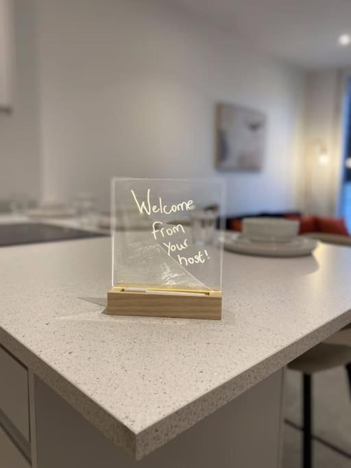 Modern Trafford 1Br Apartment-Free Parking-Cinema Room Manchester Exteriör bild