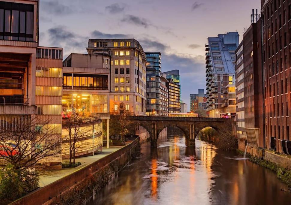 Modern Trafford 1Br Apartment-Free Parking-Cinema Room Manchester Exteriör bild